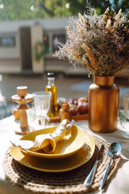 Masa pregătită pentru servire